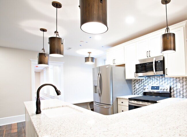 Foto del edificio - 100 W Main St