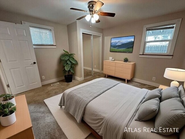 Building Photo - 1914 E Monument St