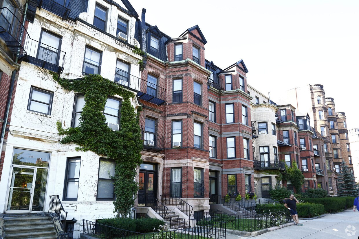 Foto principal - 322-360 Commonwealth Ave