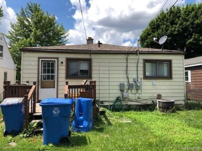 Building Photo - 5611 Croissant St