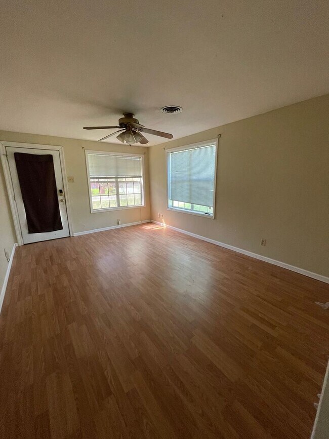 Foto del edificio - 4 bedroom home for rent in Vinton, La