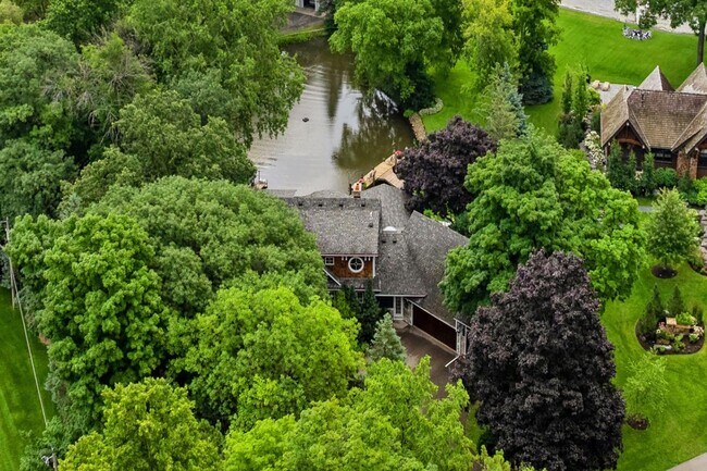 Foto del edificio - Minnetonka Lakeshore