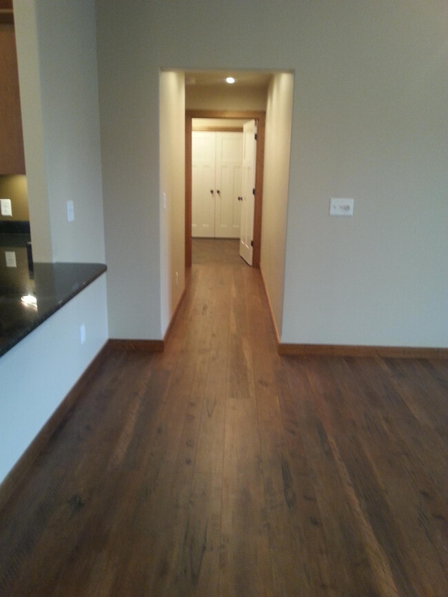 Building Photo - 225 Falconers Way