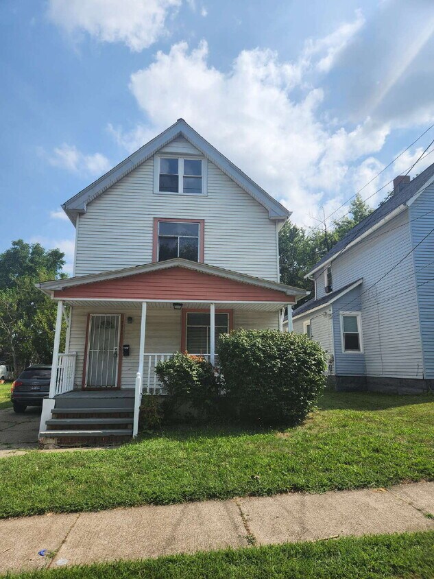 Primary Photo - 4 Bedroom 2-Story Duplex - Avail Now!
