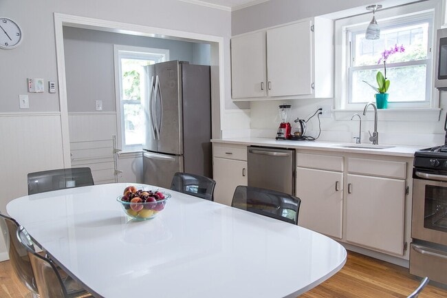 Building Photo - 14 Union St