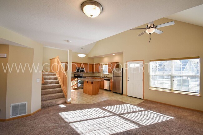 Foto del edificio - 1.5 Story 3-Bedroom Townhome with First-Fl...