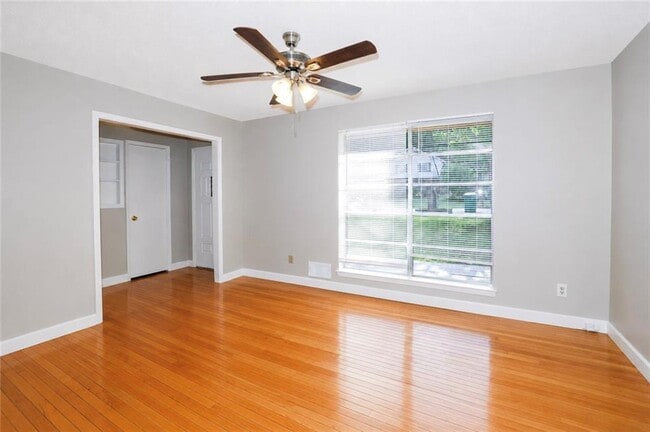 Building Photo - 6067 Ledgewood Dr