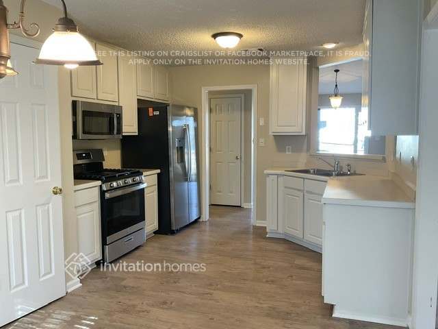 Building Photo - 805 Summit Park Trail