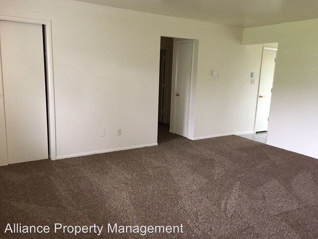 Building Photo - 1202 Lake Forest Dr