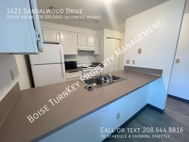 Building Photo - 1421 W Sandalwood Dr