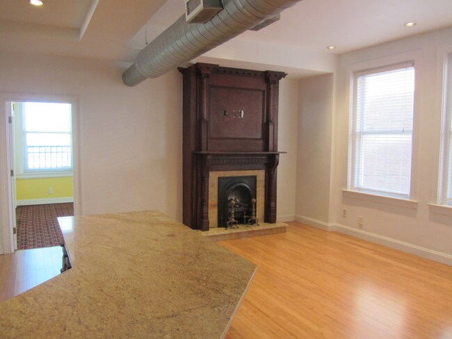 Building Photo - 522 9th St
