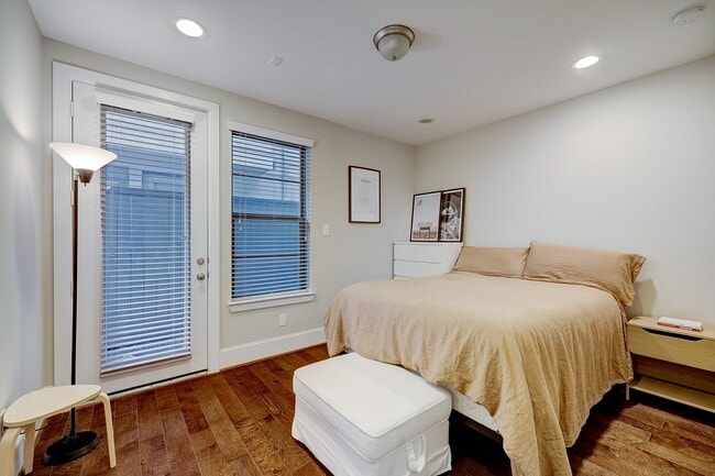 Foto del edificio - 5453 Larkin St