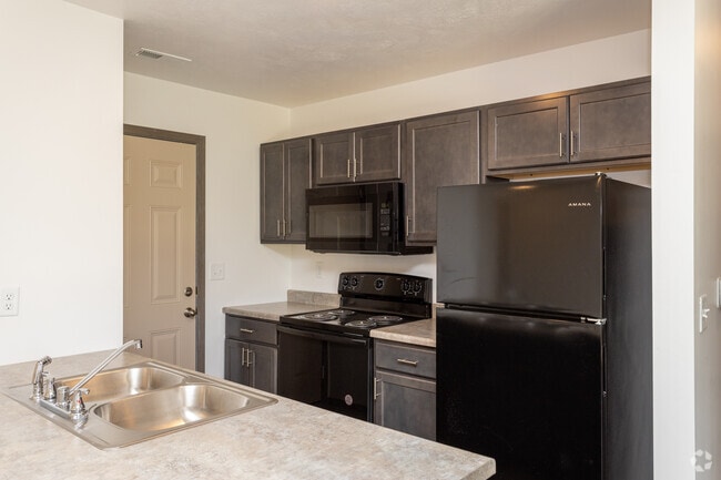 2BR, 1.5BA - 1,113SF - Kitchen - Willows East