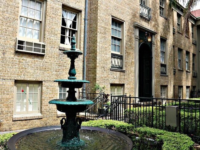 Courtyard - 3300 Saint Charles Ave