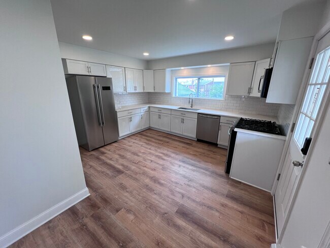 Photo - 421 Grove St House