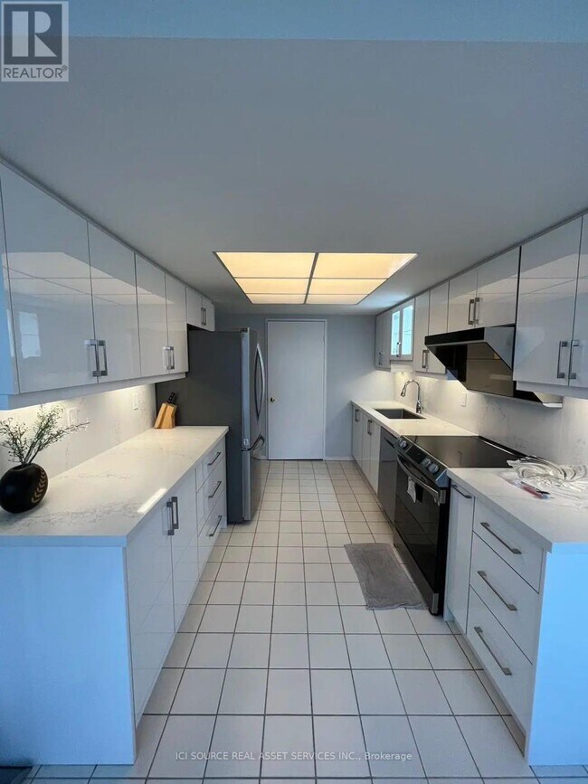 Building Photo - 330 Alton Towers Cir