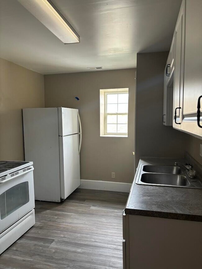 Foto del edificio - 115 W Main St