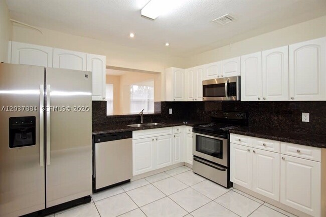 Foto del edificio - 781 SW 64th Terrace