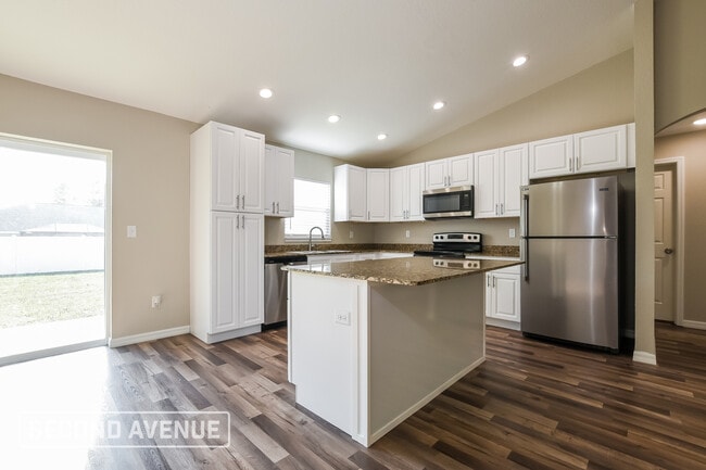 Building Photo - 5360 SW 164th Street Rd