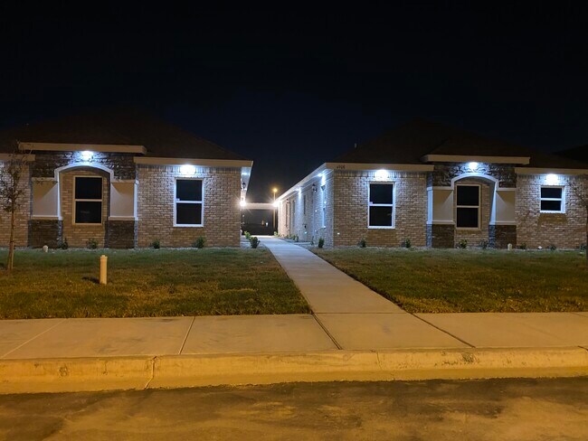 Building Photo - 4908 N Winona Dr