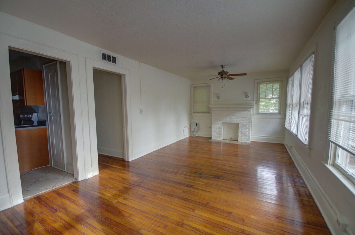 Primary Photo - 4015 N Seminole Ave