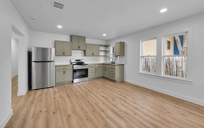 Building Photo - Newly Renovated 3 Bed, 2 Bath Home in Waco