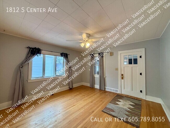 Foto del edificio - 1812 S Center Ave