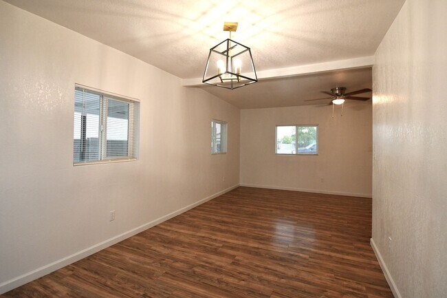 Building Photo - 3107 W Granada Rd