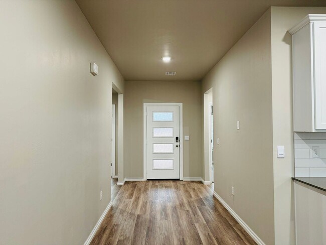 Foto del edificio - Deer Creek Schools + 4 Bedrooms + Newer Home in The Falling Springs Addition