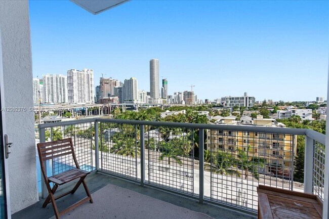 Foto del edificio - 10 SW South River Dr