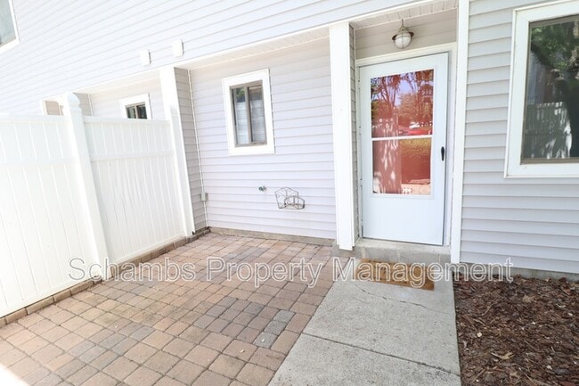 Building Photo - 7283 Sandy Creek Dr