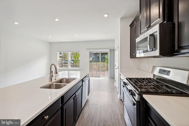 Foto del edificio - 7907 N Gladden Farm Way