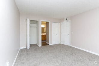 2BR, 2BA - 1,000 SF With Washer & Dryer  - Bedroom - Newberry Parc
