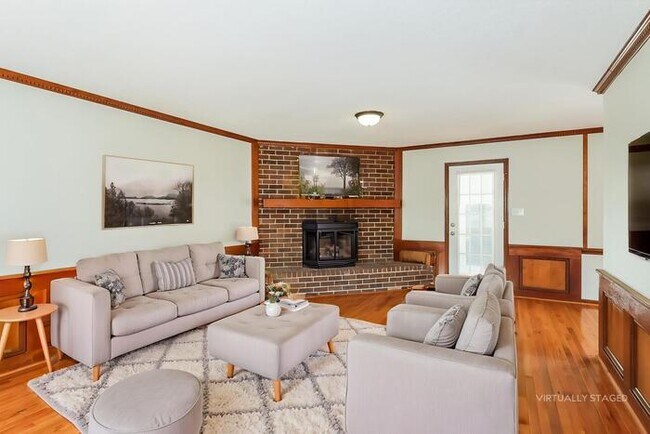Foto del edificio - 616 Chimney Hill Cir