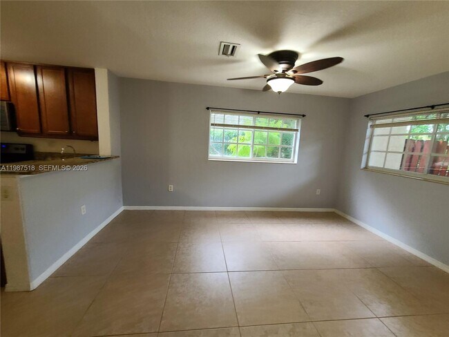Foto del edificio - 3071 Riverside Dr
