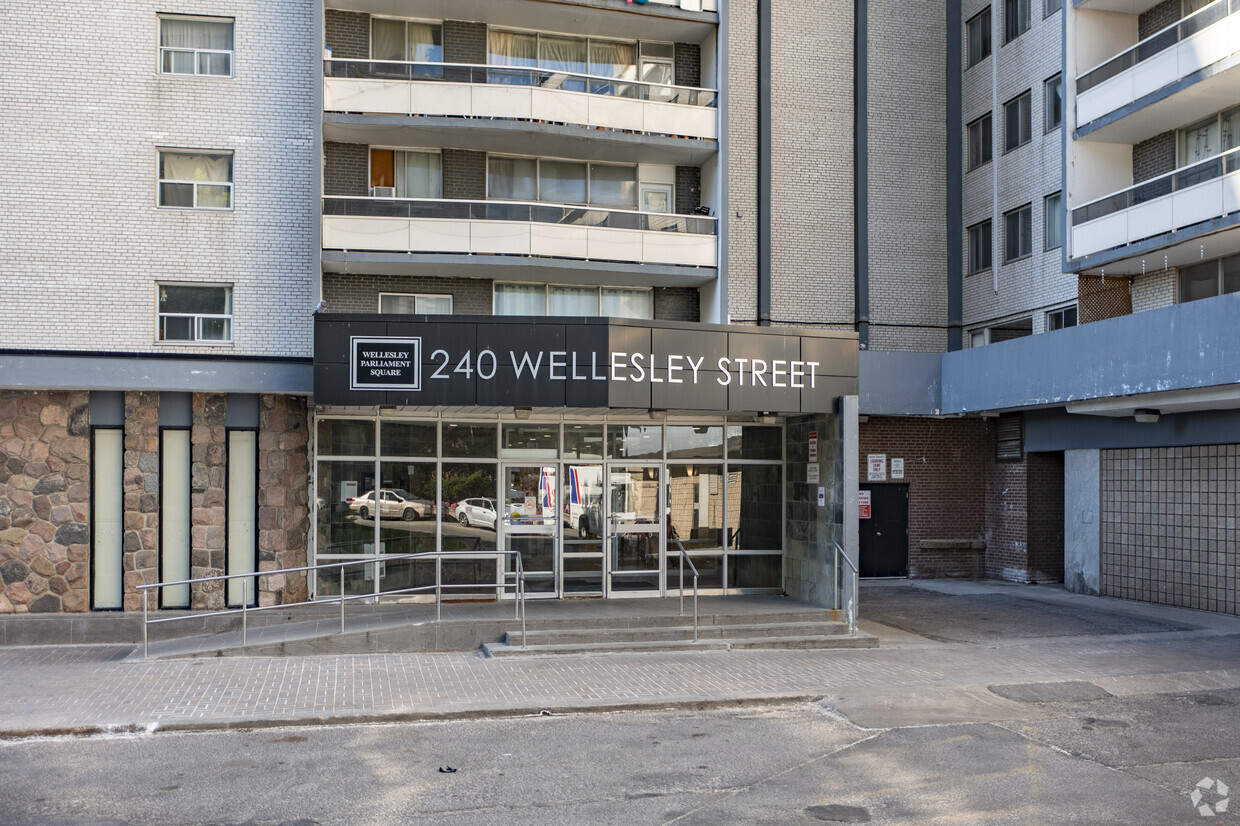 Entrance - Wellesley Parliament Square