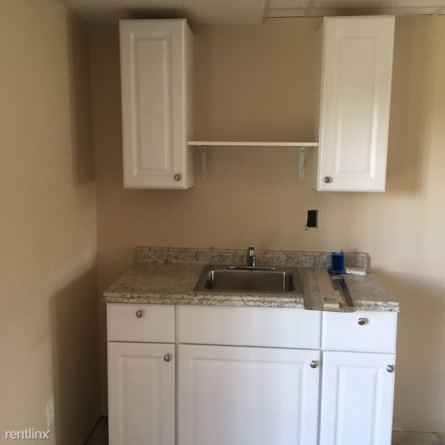 Building Photo - 1 br, 1 bath House - 360 pine valley dr