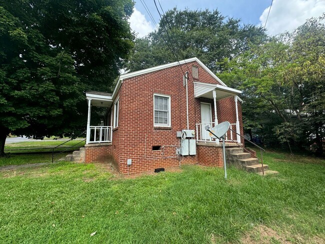 Building Photo - Duplex walking distance to Uptown Shelby, NC