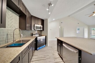 Building Photo - 10904 Birch Dr