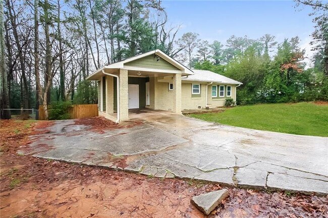 Building Photo - 2223 Columbia Dr