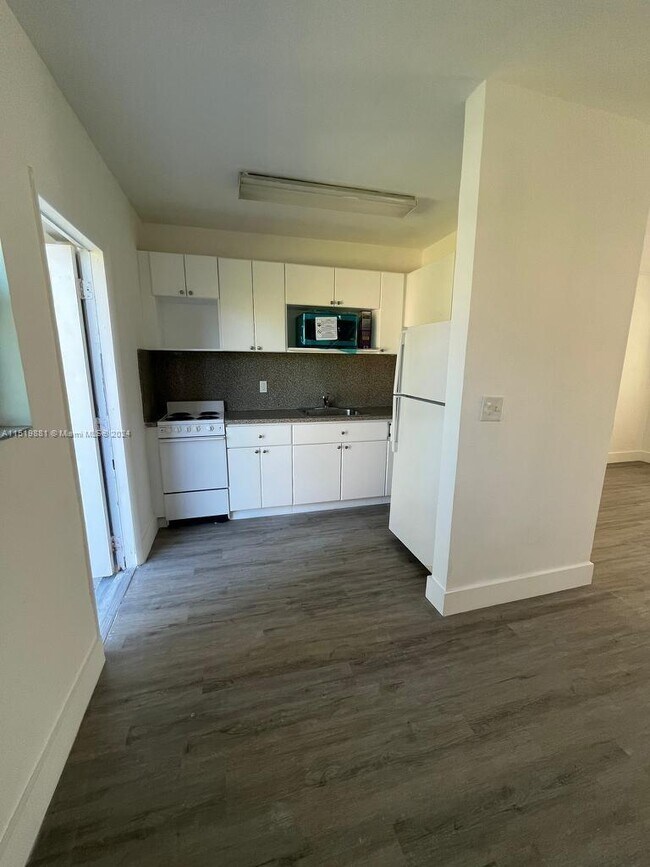 Foto del edificio - 5825 SW 9th Terrace