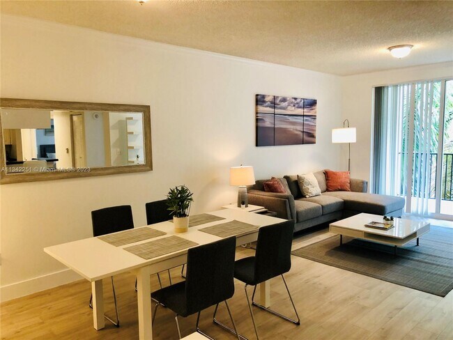 Foto del edificio - 17100 N Bay Rd