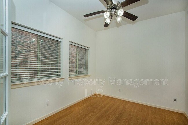 Foto del edificio - 1212 Naples Dr