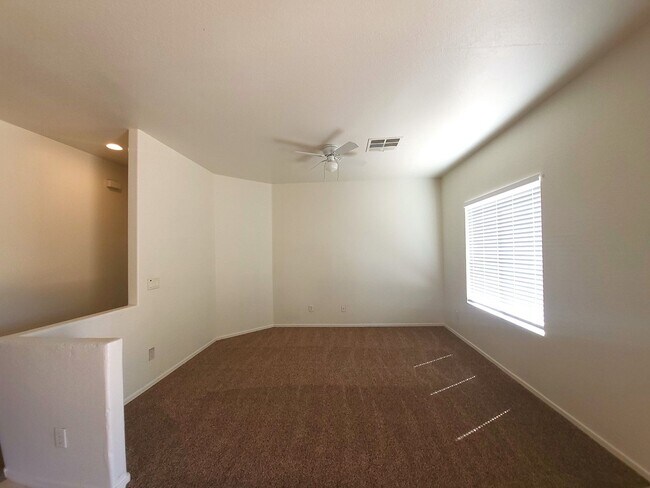 Building Photo - NICE AND AFFORDABLE TOLLESON HOME!
