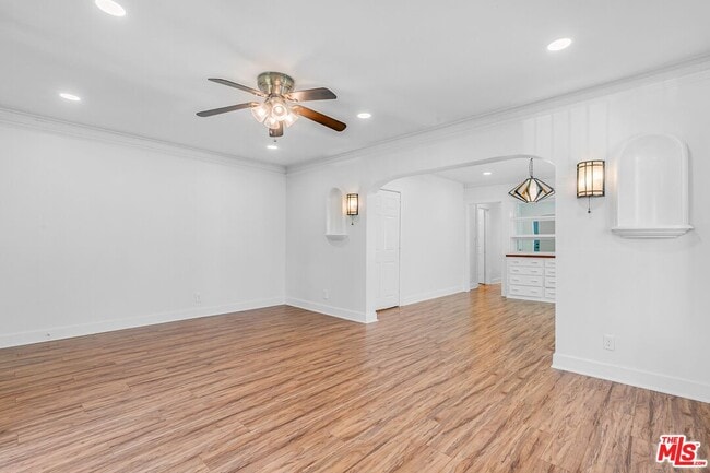 Building Photo - 123 N Reno St