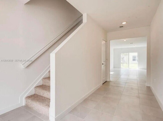 Foto del edificio - 421 NE 6th Ct