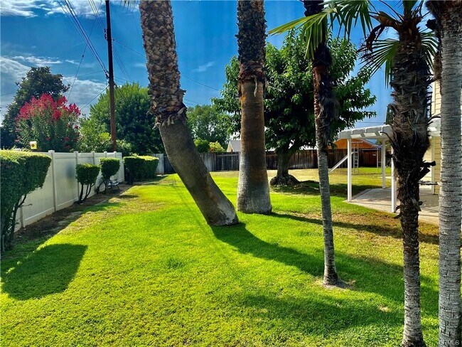 Foto del edificio - 400 Eucalyptus Dr