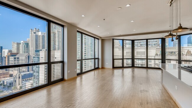 Building Photo - 635 N Dearborn St