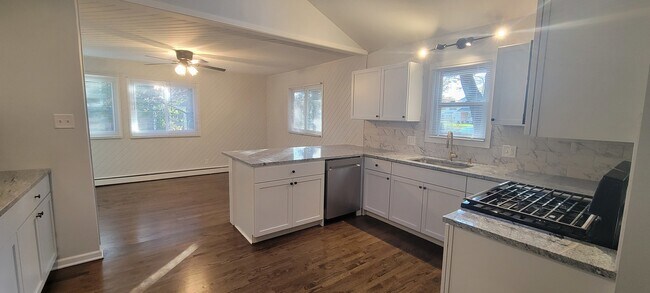 Foto del edificio - 6921 Clarendon Hills Rd