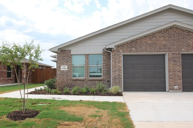 Foto del edificio - 1308-1312 White Sand Dr.